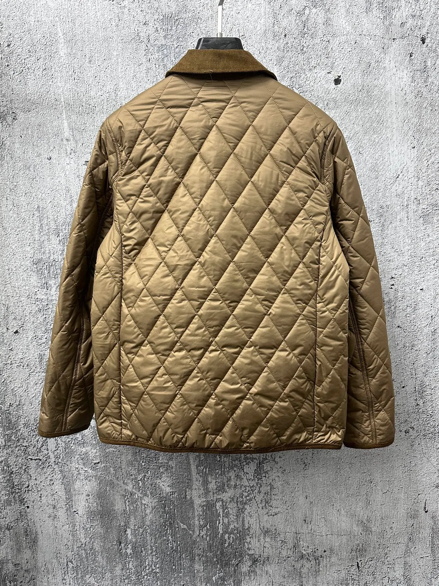 P320 【Ralph Lauren】Ralph Lauren's new brand of corduroy cotton jacket with logo embroidery on the chest, diamond plaid lapel, and perfect control of workmanship details, exquisite small logo embroidery on the chest, corduroy color-blocked lapel, and pocket design show details and highlight your personality! The version is simple but not simple! It is very youthful and energetic, and can be easily worn by both men and women. It is very in line with the fashion aesthetic concepts of today's young people! Size:S-XL